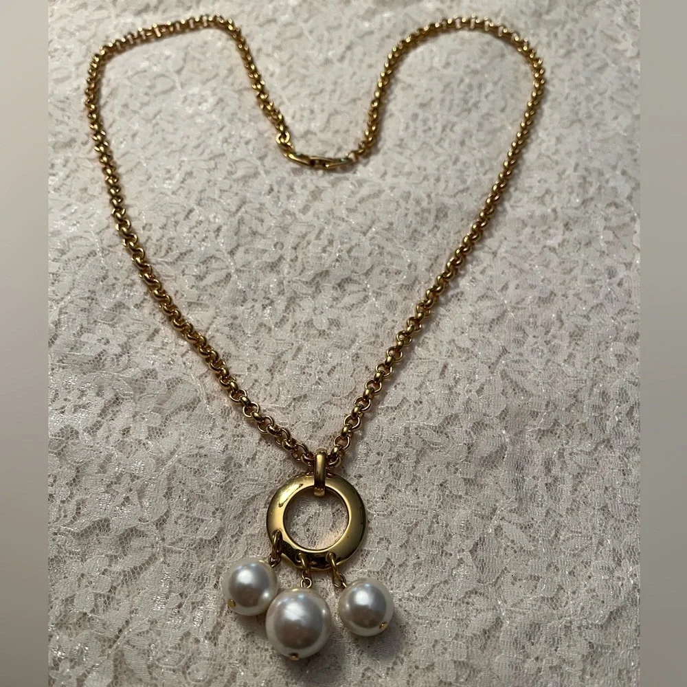 Napier/vintage gold and 3 pearl pendant costume necklace, 32” long